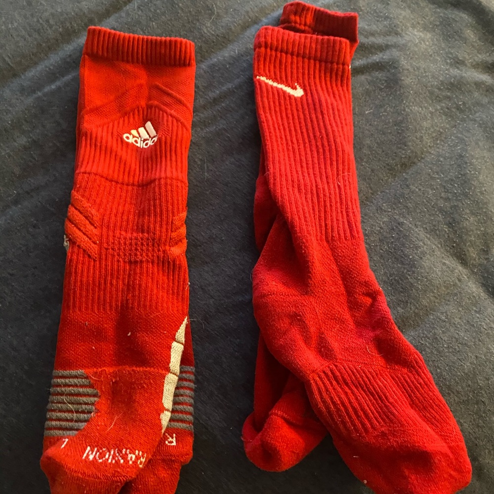Pack Of 2 Red Athletic Socks. Men’s L 9-12